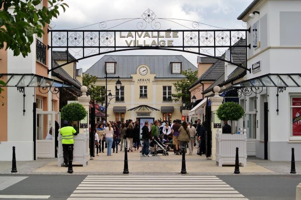 Le Bonheur Charmant *Disney*Paris*Rer A* Bussy-Saint-Georges Exterior foto